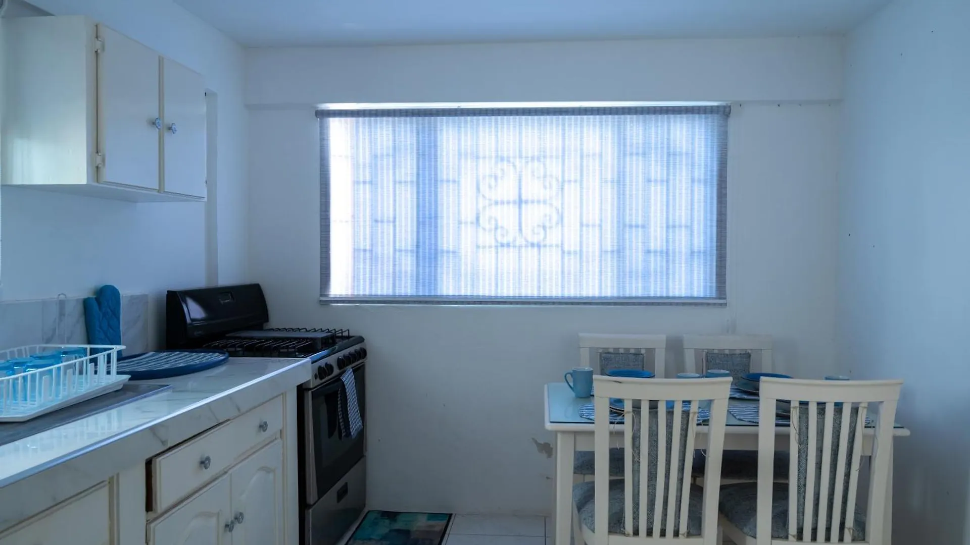 בית הארחה מונטגו ביי The Carhampton Villa